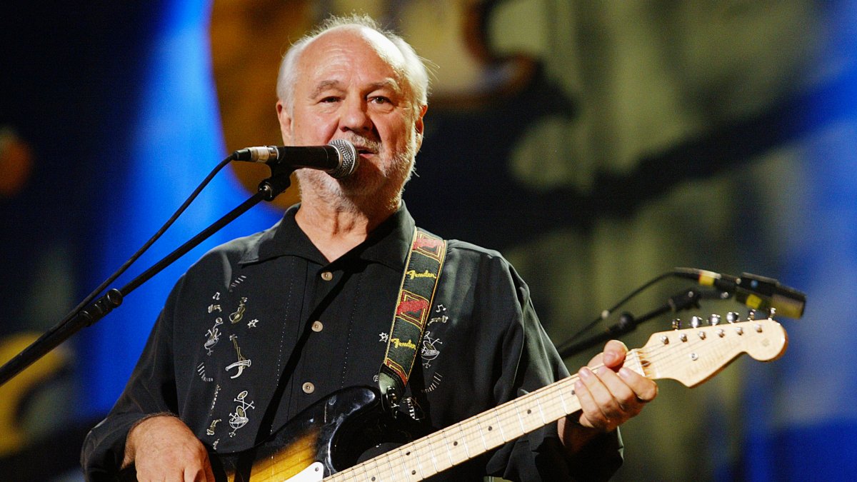 Sonny Curtis, Crickets member who penned ‘Mary Tyler Moore Show’ theme, dies at 88 Sonny Curtis, Crickets member who penned ‘Mary Tyler Moore Show’ theme, dies at 88