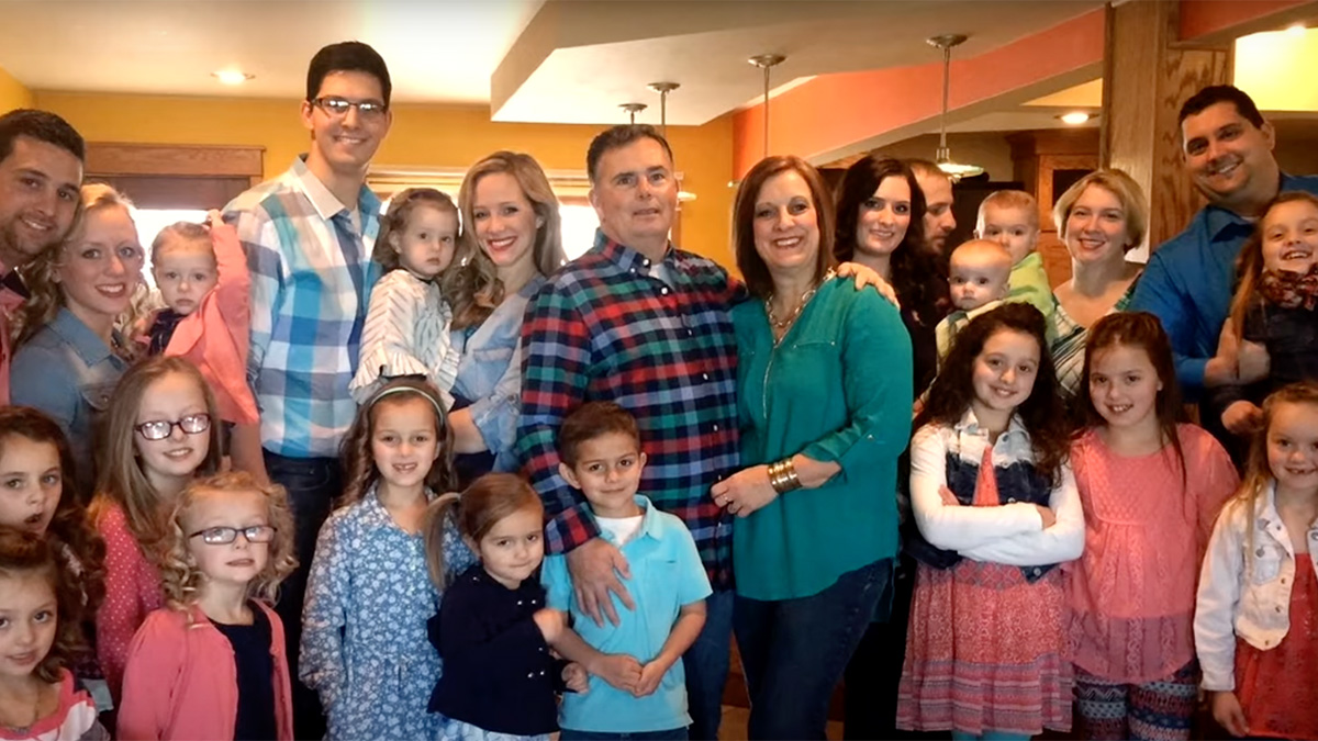 3 members of 'Meet the Putmans' family die in car crash, 5 others injured