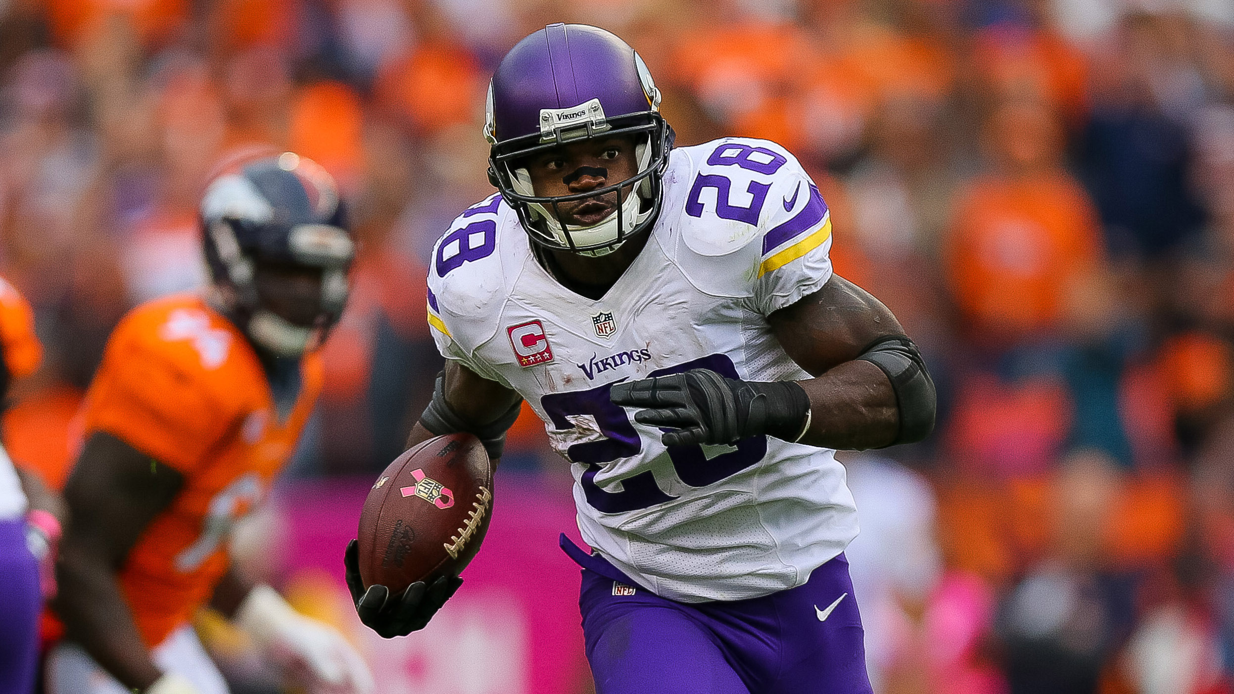 Former NFL star Adrian Peterson arrested in Texas on DWI and gun charges