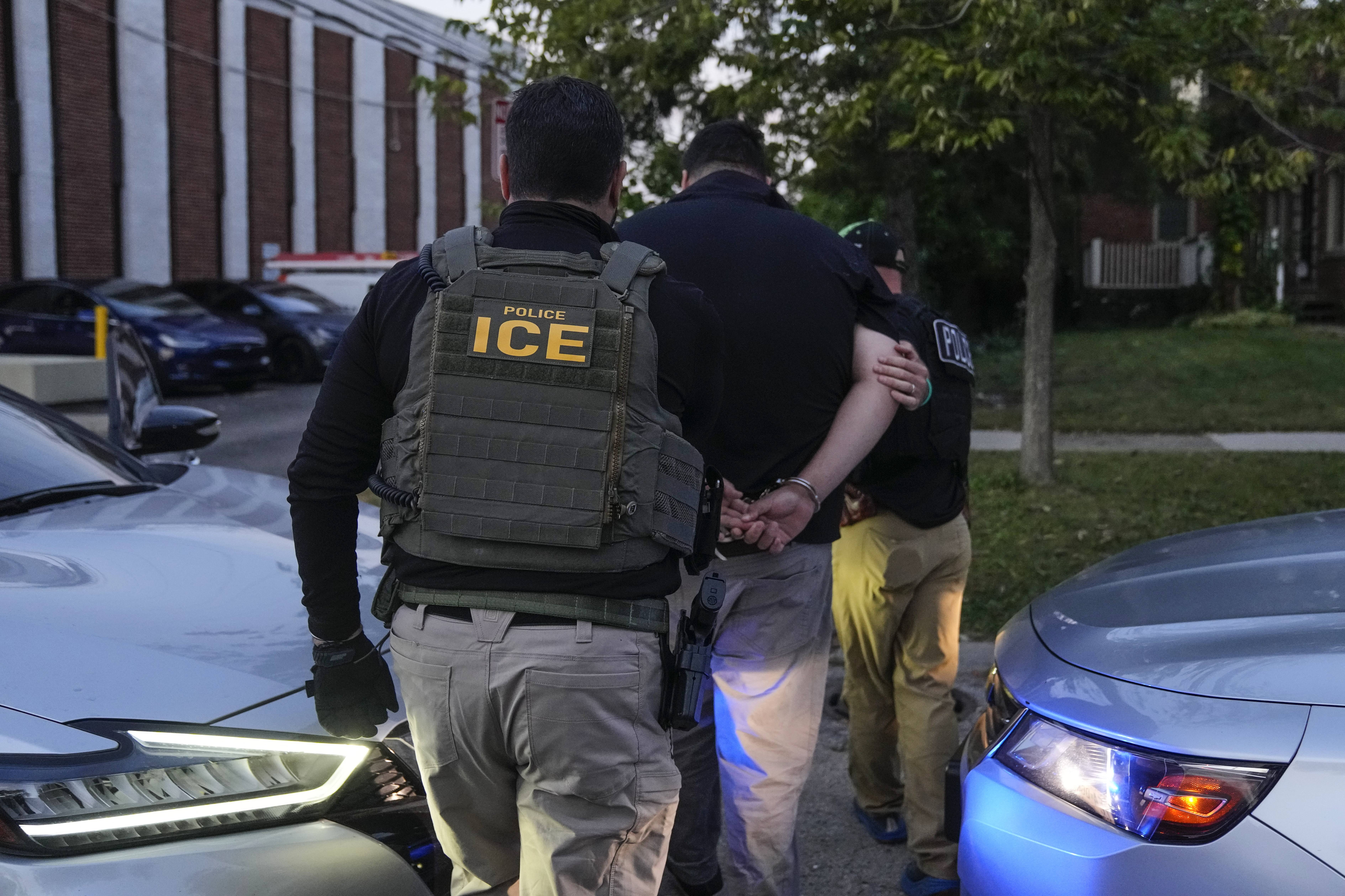 ICE ad blitz aims to lure local law enforcement officers – NBC 6 South ...