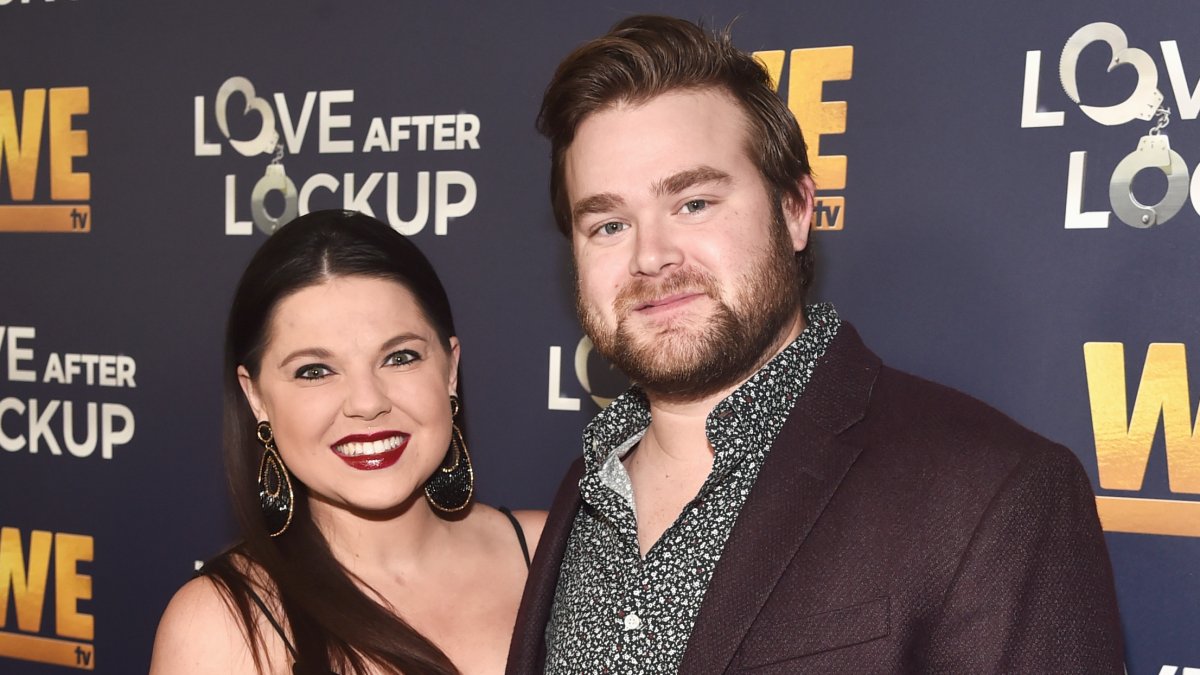 Amy Duggar King spills '19 Kids and Counting' family secrets in new tell-all memoir Amy Duggar King spills '19 Kids and Counting' family secrets in new tell-all memoir
