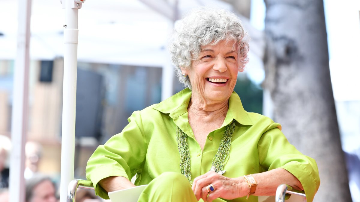 Susan Stamberg, first woman to host a national news program, dies at age 87 Susan Stamberg, first woman to host a national news program, dies at age 87