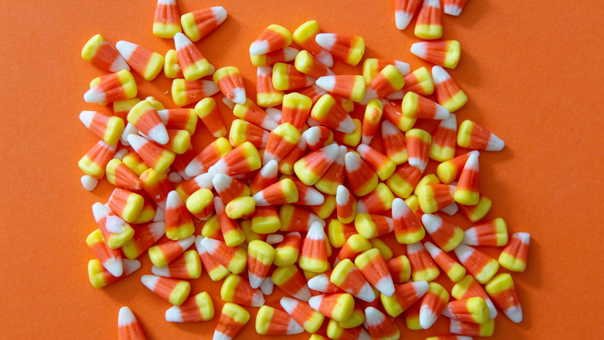 Survey reveals the 'right' way to eat candy corn — and most Americans agree Survey reveals the 'right' way to eat candy corn — and most Americans agree
