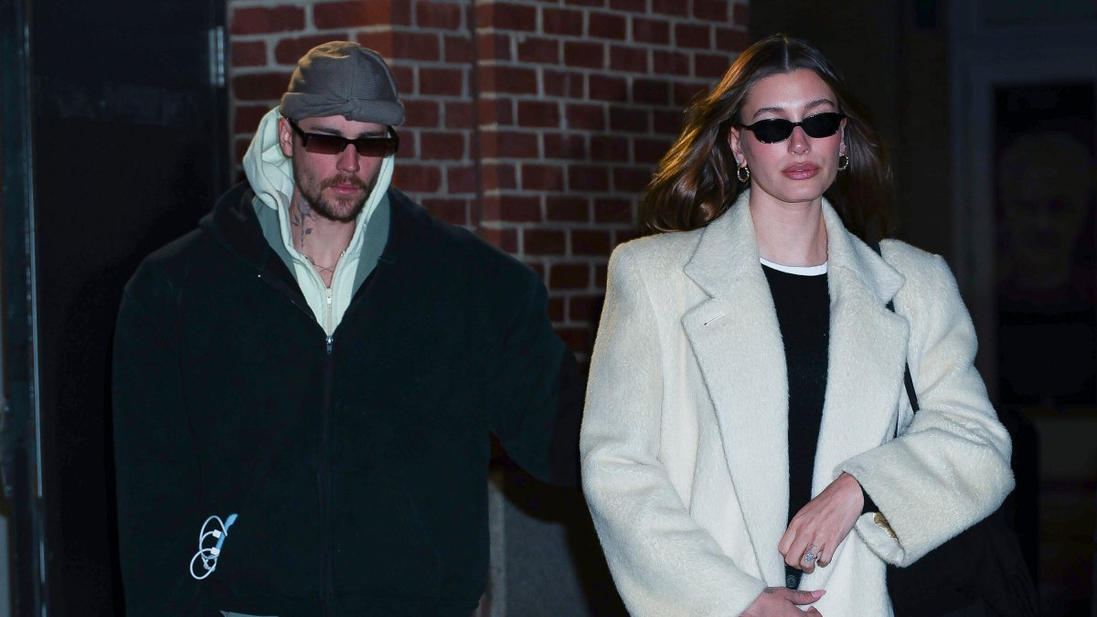 Hailey Bieber addresses rumor she manages husband Justin Bieber   Hailey Bieber addresses rumor she manages husband Justin Bieber