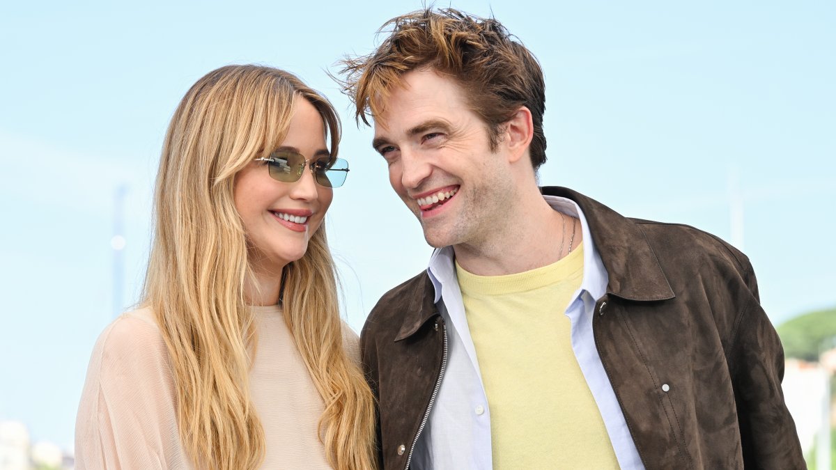 Jennifer Lawrence says costar Robert Pattinson pulled food out of her garbage — and ate it Jennifer Lawrence says costar Robert Pattinson pulled food out of her garbage — and ate it