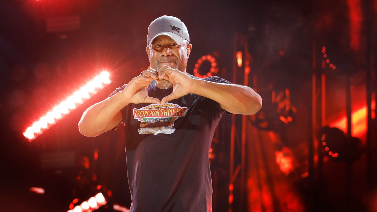 Darius Rucker announces engagement to Emily Deahl 1 month after going Instagram official