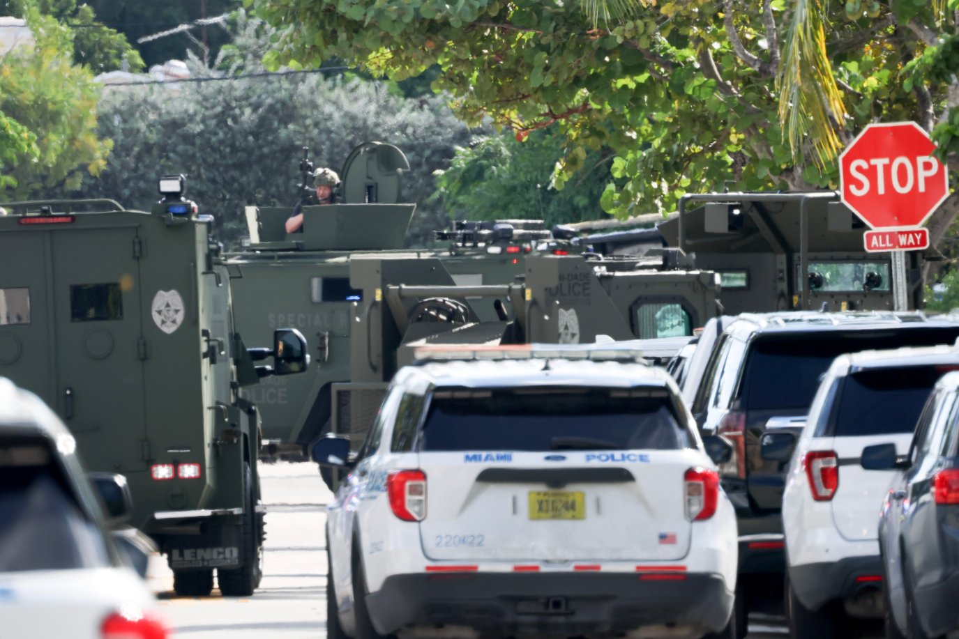 Fl Initals 2 Miami police officers shot, gunman found dead in home after standoff ...