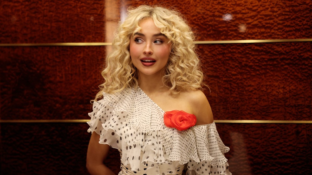 Sabrina Carpenter channels Carrie Bradshaw in hilarious ‘SNL' teaser Sabrina Carpenter channels Carrie Bradshaw in hilarious ‘SNL' teaser