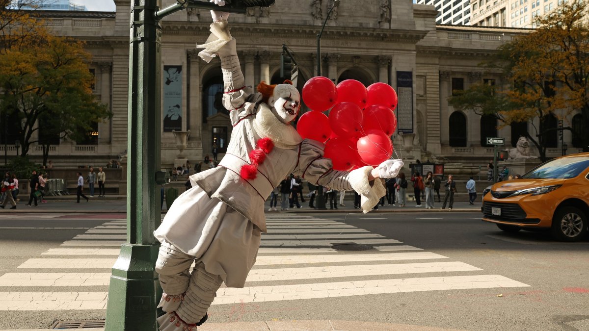 Pennywise the clown haunts New York City streets ahead of HBO's 'Welcome to Derry'