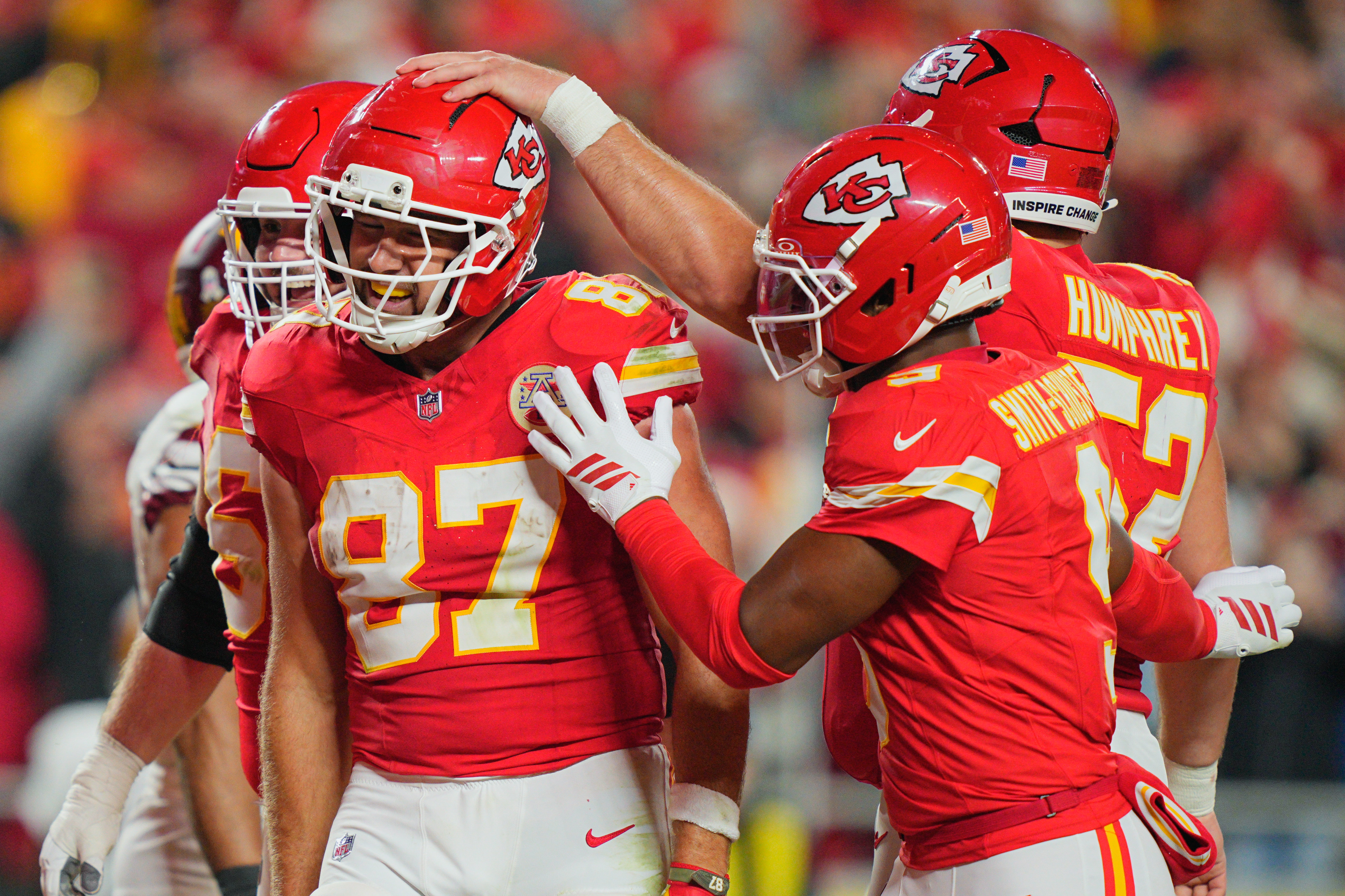 Travis Kelce celebrates his 100th touchdown with Taylor Swift gesture