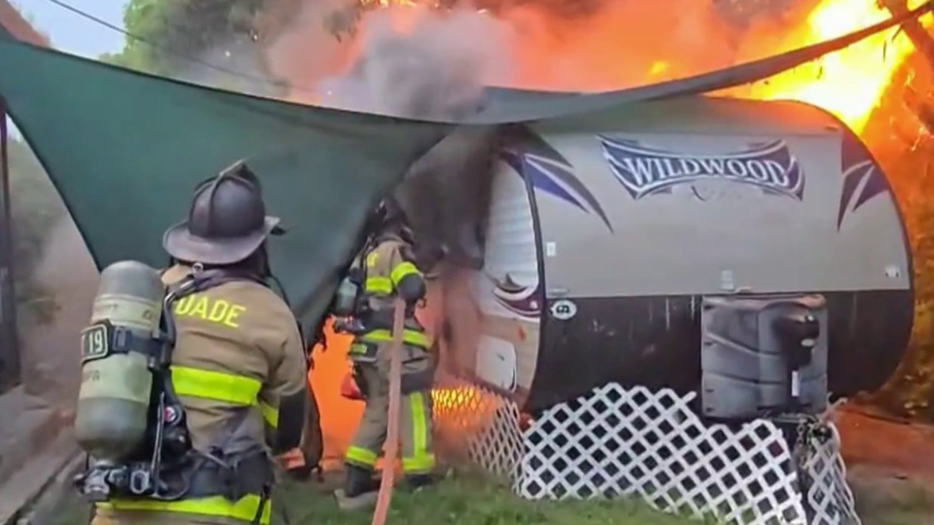 Camper fire leaves people displaced in Miami-Dade: Fire rescue