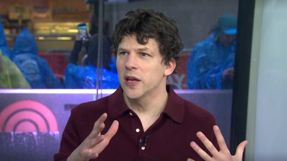 Jesse Eisenberg reveals he is donating a kidney to a stranger: 'A no-brainer' Jesse Eisenberg reveals he is donating a kidney to a stranger: 'A no-brainer'