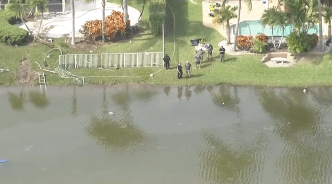 Video shows small plane crashing into lake in Coral Springs neighborhood