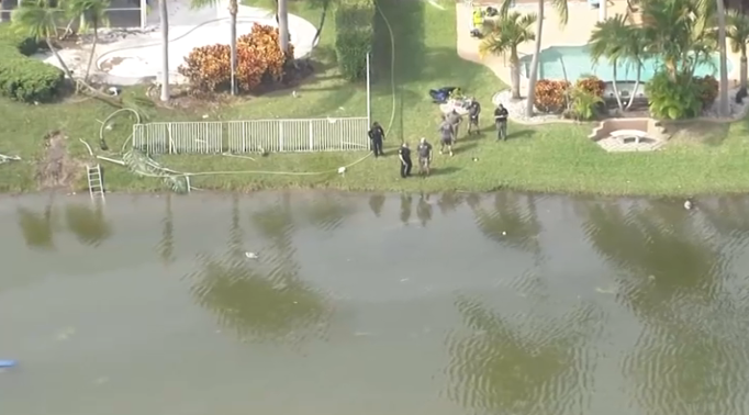 Video shows small plane crashing into lake in Coral Springs neighborhood