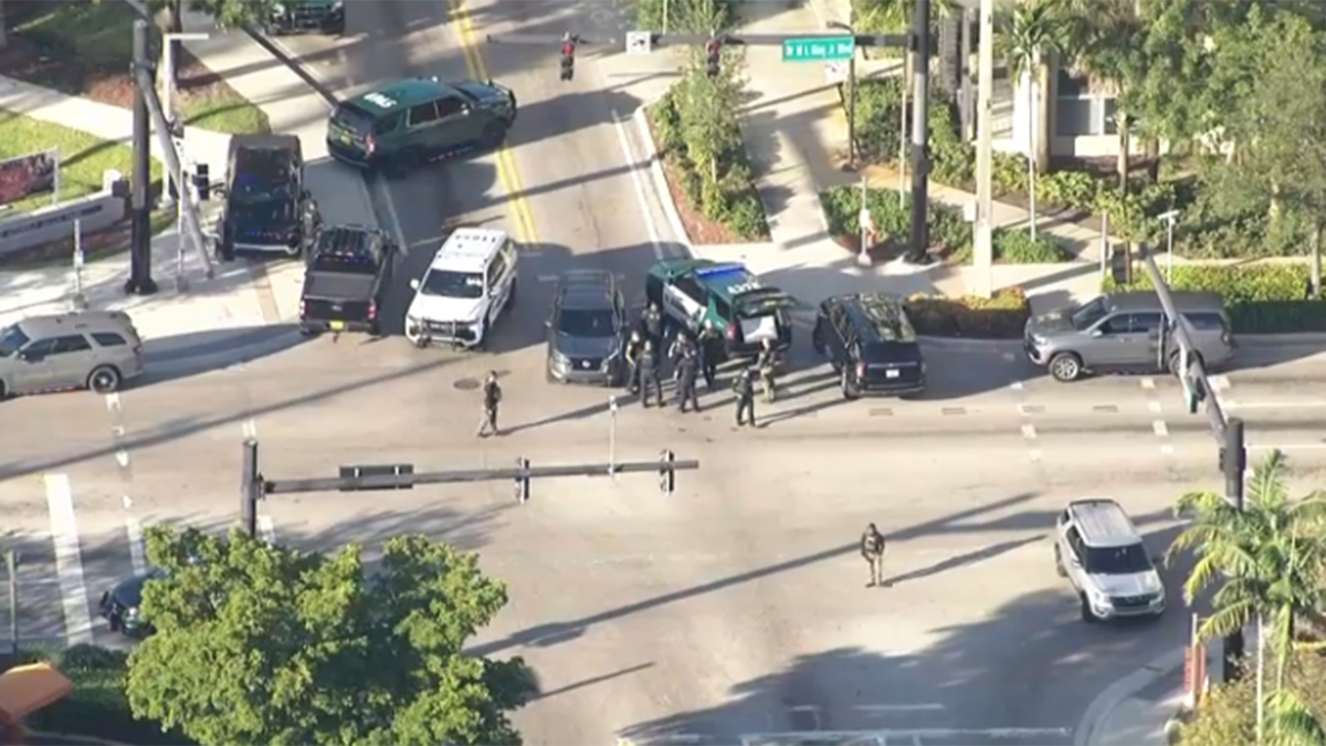 Multiple agencies respond to crash, swarm apartments in Pompano Beach