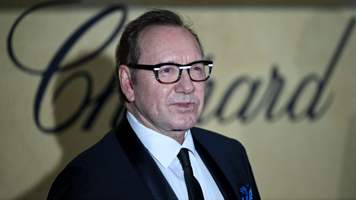 Kevin Spacey says 'I literally have no home,' is working as nightclub singer in Cyprus