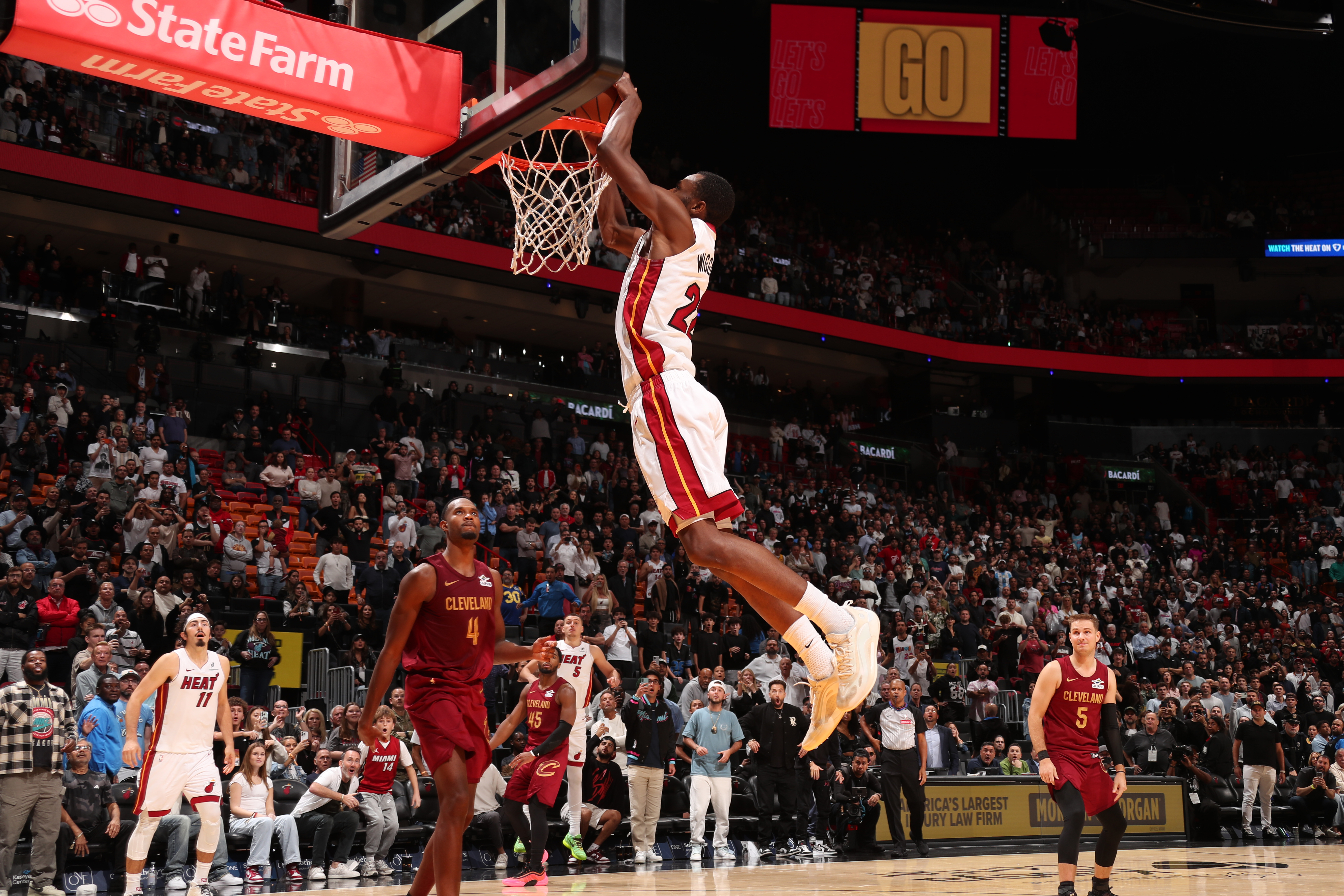 Andrew Wiggins' alley-oop dunk at OT buzzer gives Heat 140-138 win over Cavaliers