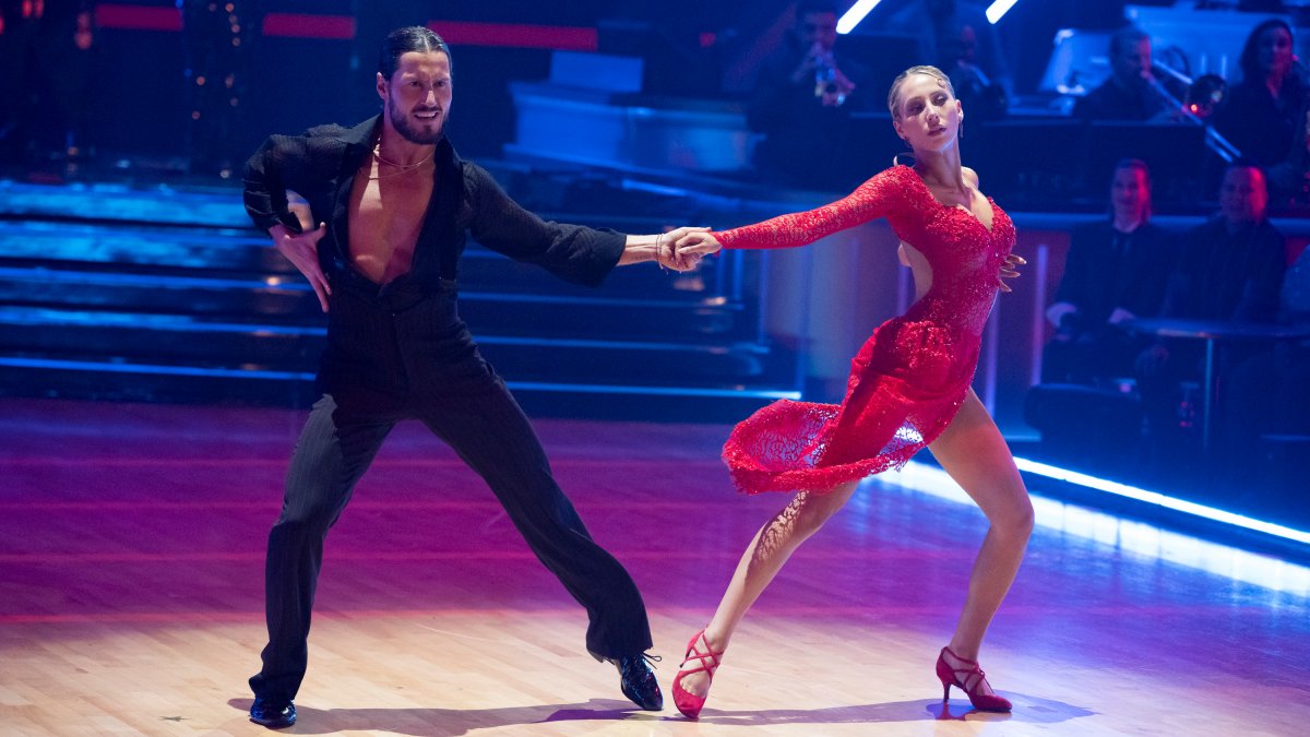 Alix Earle tears up in emotional video ahead of 'DWTS' finale