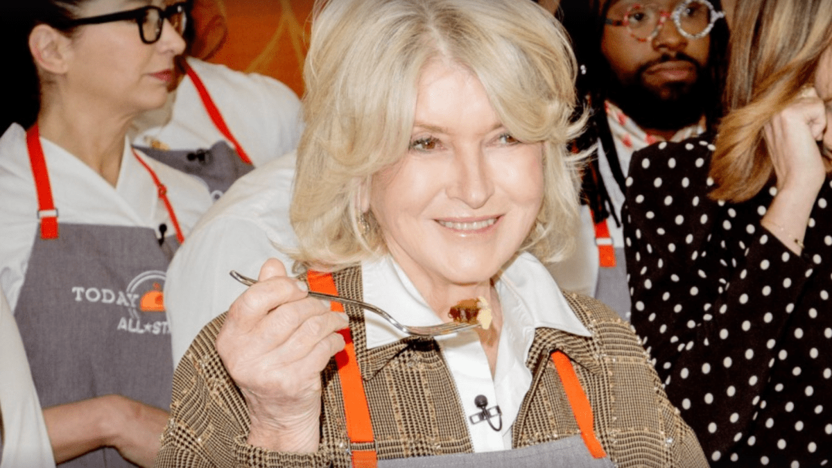 Martha Stewart says this is the best time to serve Thanksgiving dinner, sparking debate