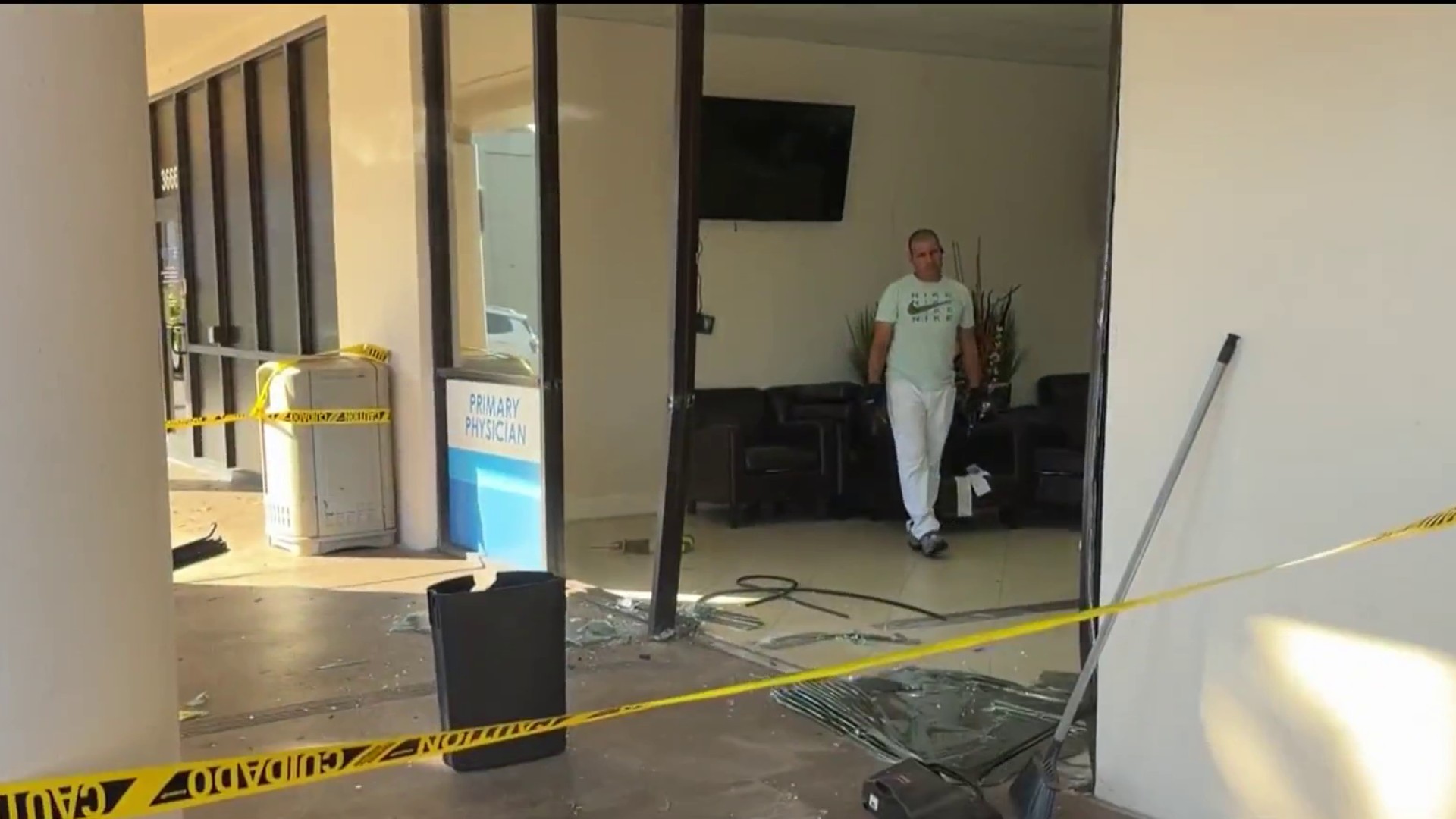 Pickup truck slams into medical center in Lauderdale Lakes