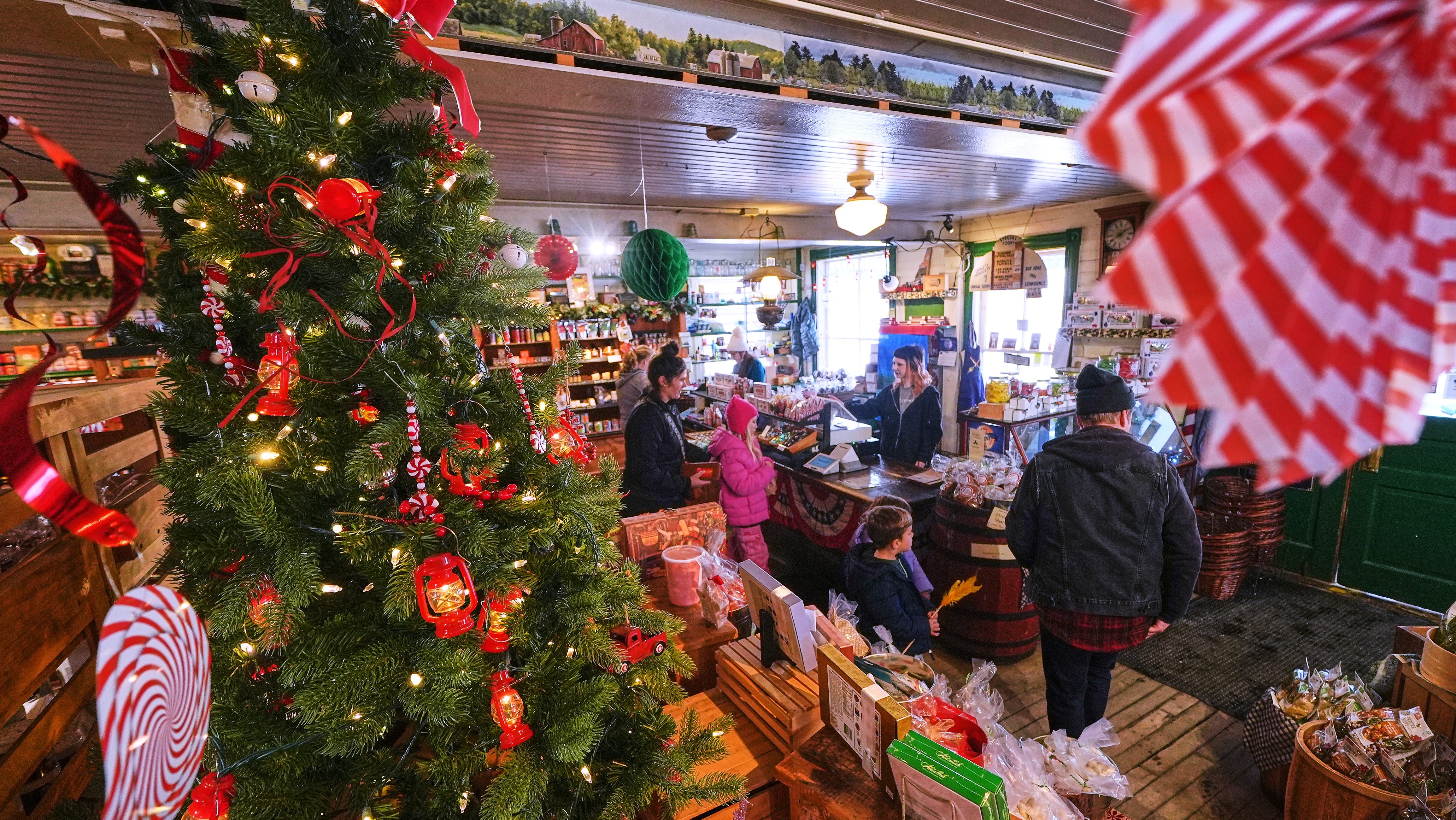 Three trends that have defined the holiday shopping season so far