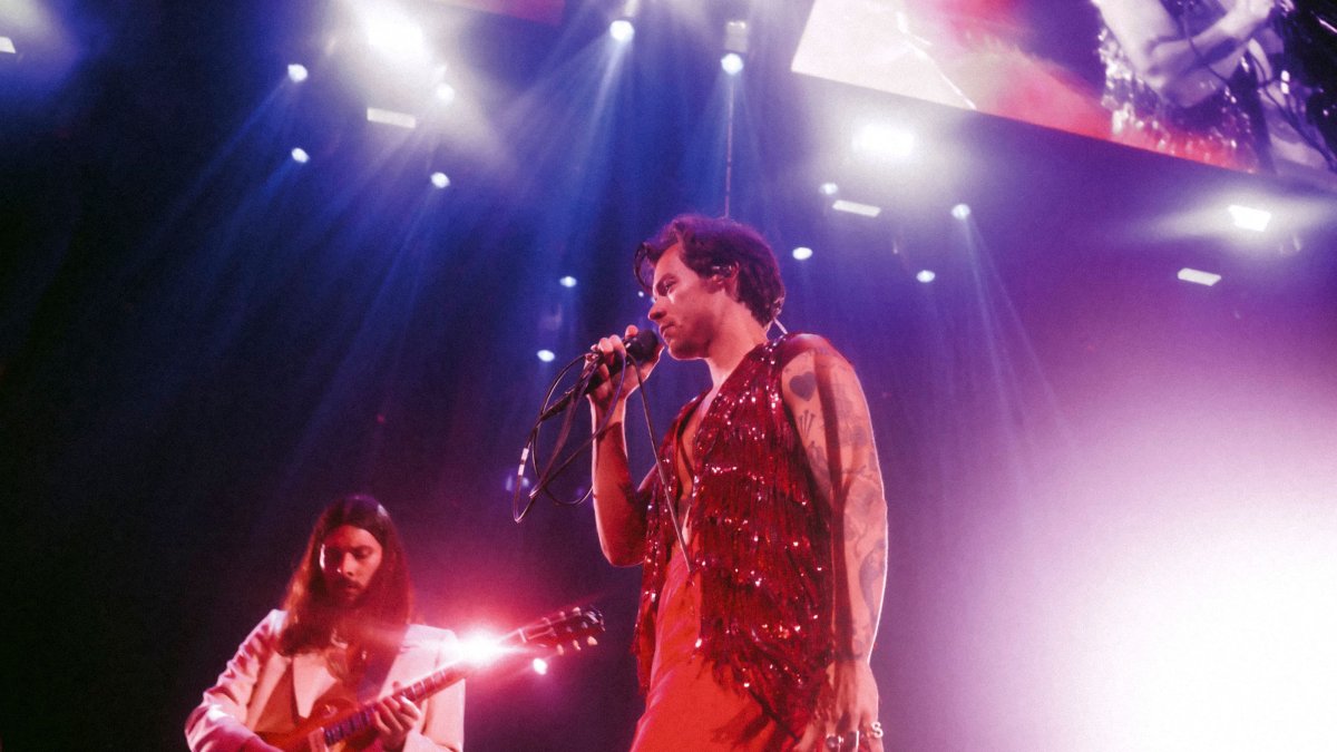 Harry Styles ends 2 year music hiatus with surprise video