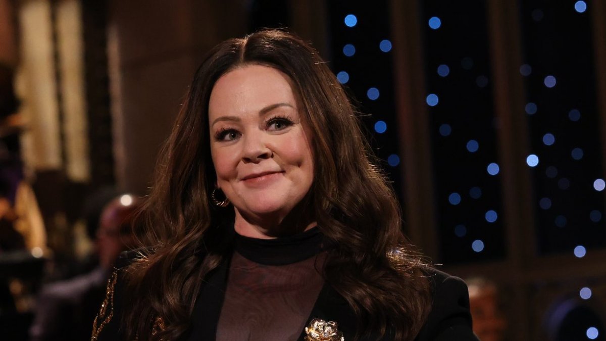 Melissa McCarthy debuts weight loss transformation during 'SNL' stint