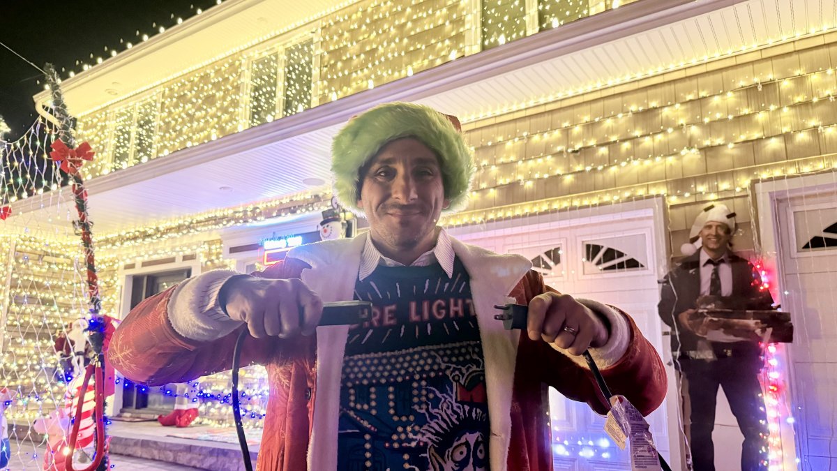 It's a beaut, Clark! New York home transformed into 'Christmas Vacation' house for holidays