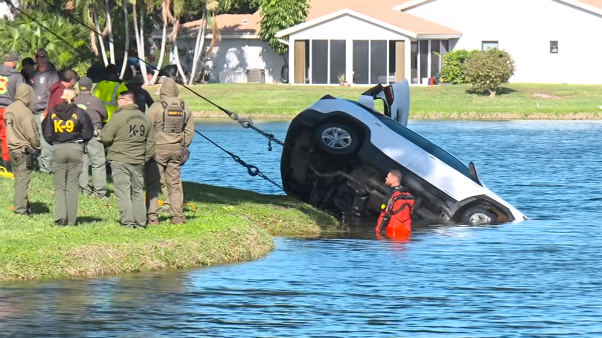2 bodies recovered after burglary suspects crash into Deerfield Beach lake: BSO