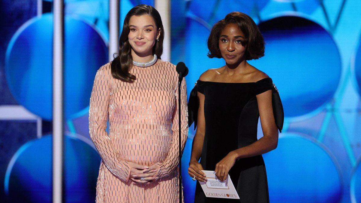 Josh Allen gets Golden Globes shoutout as Hailee Steinfeld presents
