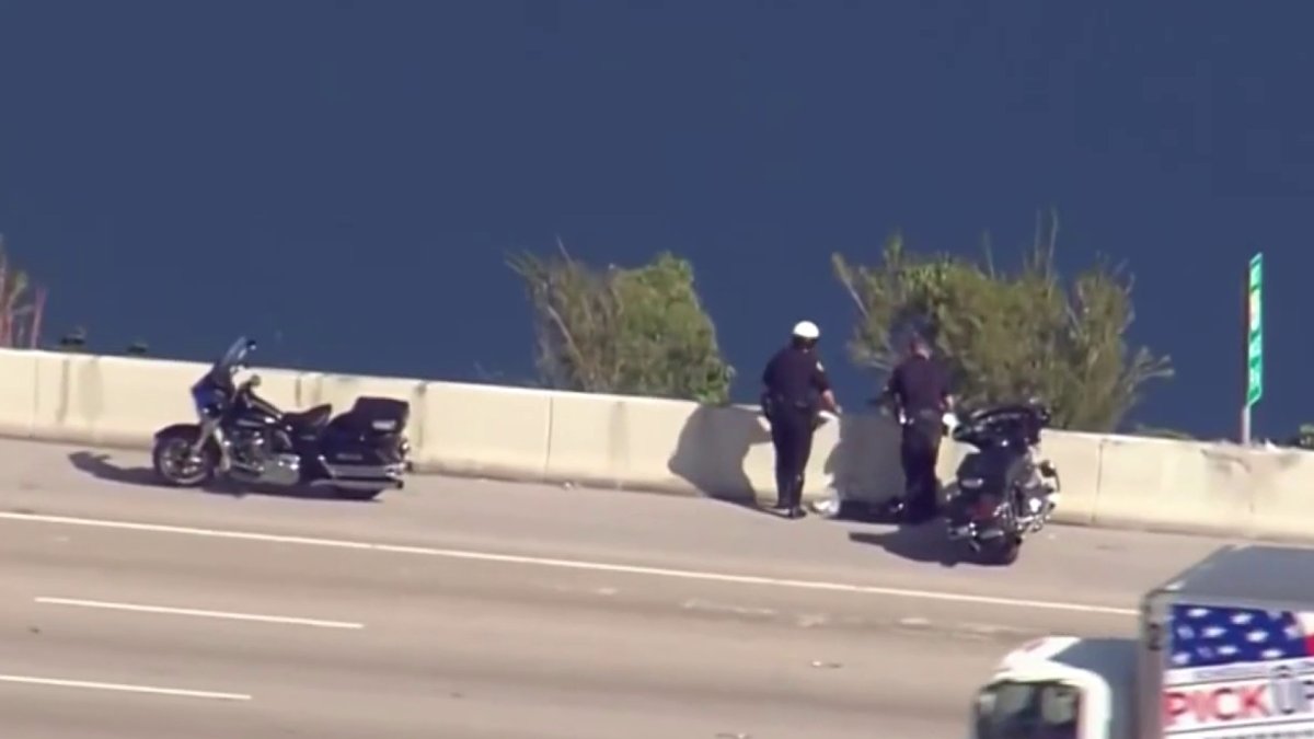 2 Miami motorcycle officers hurt after crashing into each other on Dolphin Expressway: Cops