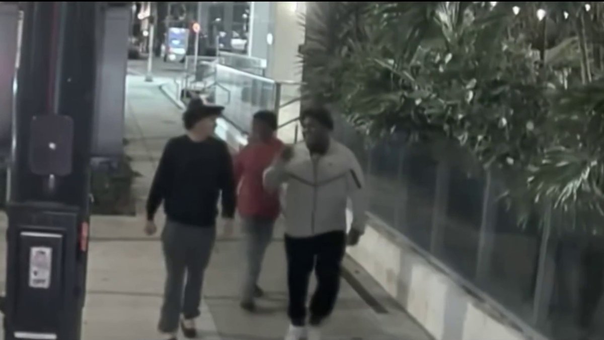 Detectives searching for trio wanted in armed robbery in Miami: Police ...