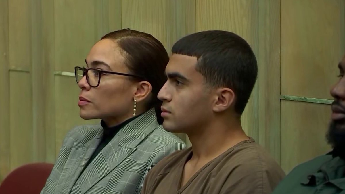 Hialeah teen who pled guilty to stabbing mother thanks supporters in handwritten message