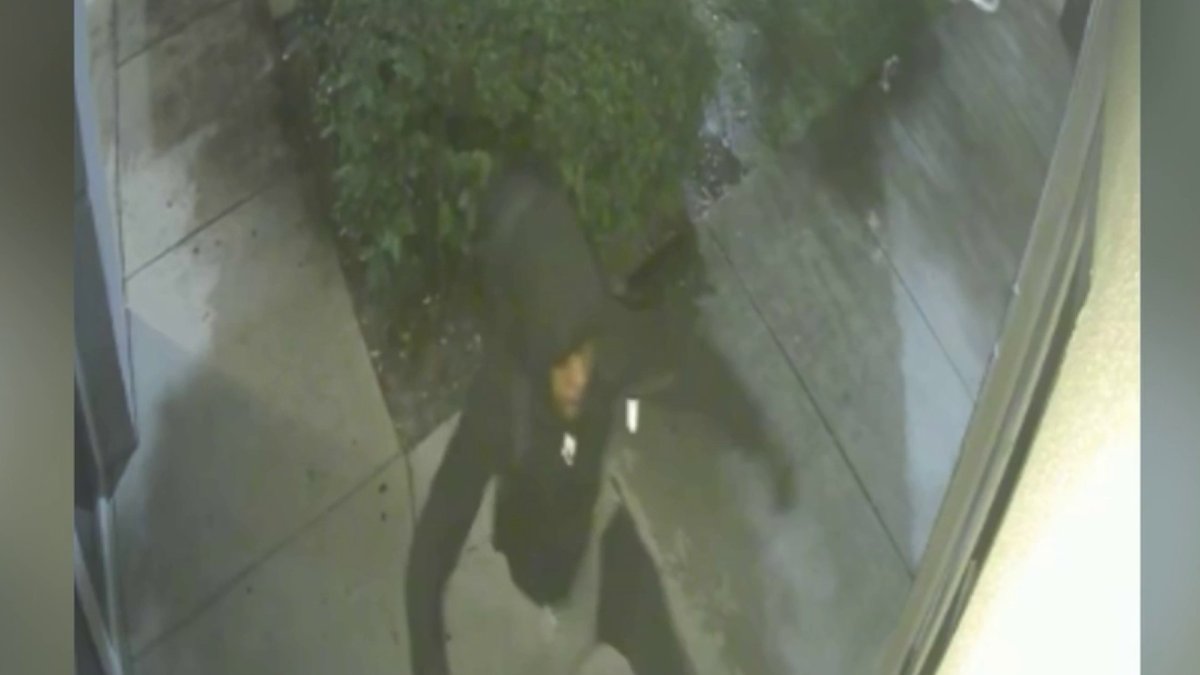 Surveillance video captures failed break-in attempt at Miramar vape shop