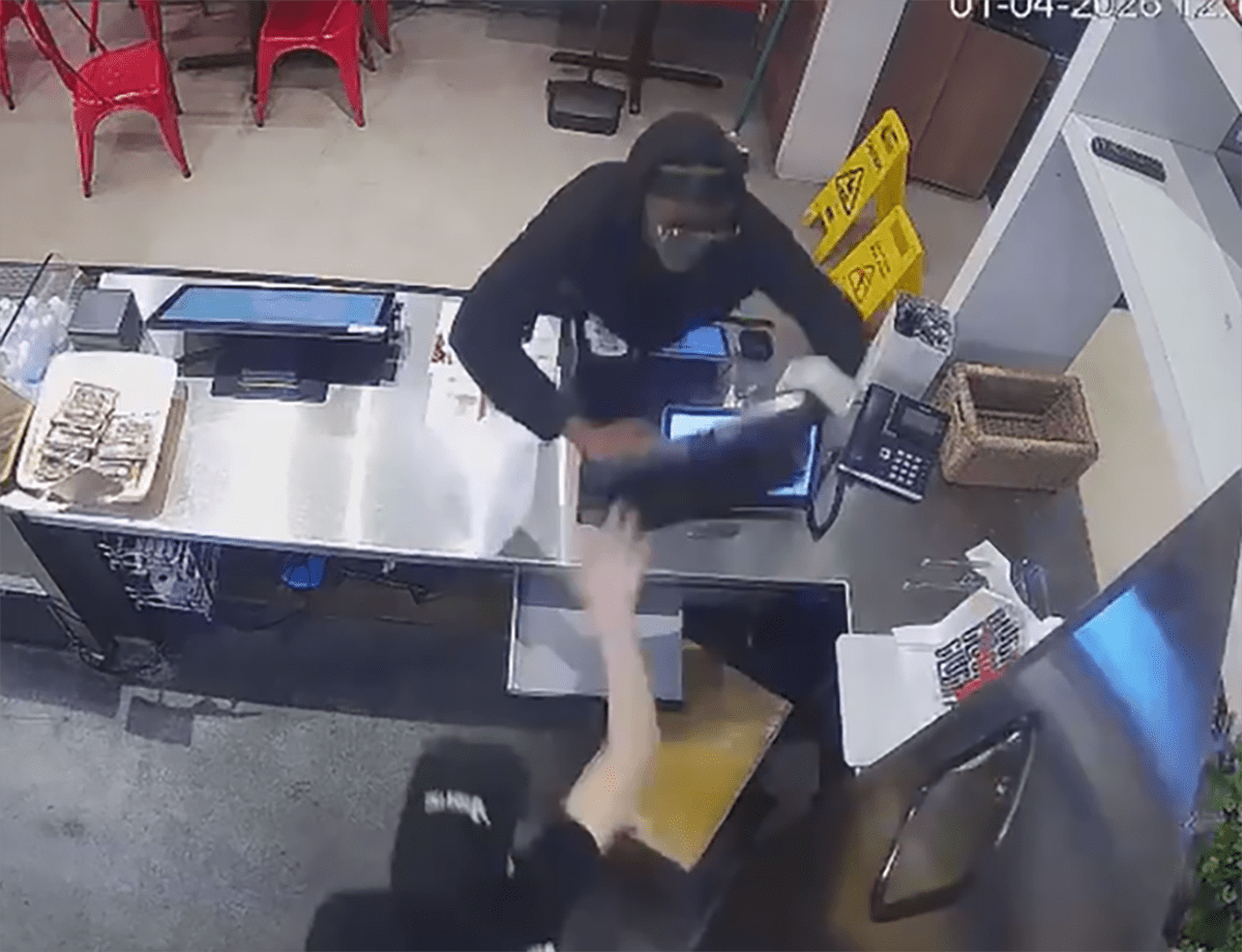 Video shows man shoving restaurant employee, taking register tray in Fort Lauderdale