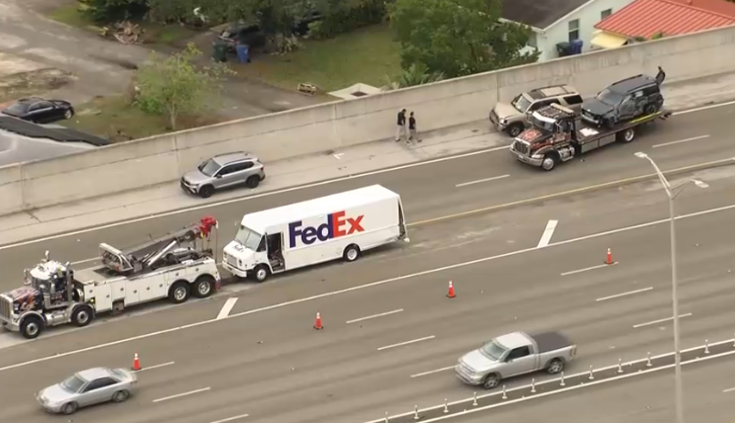4 hospitalized after crash between FedEx truck, 6 other vehicles on I-95 in Broward