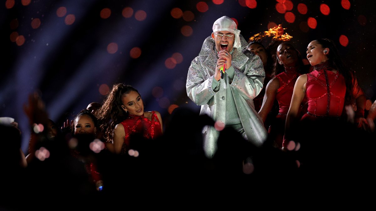 Bad Bunny fans come up short — literally — amid Super Bowl halftime show height requirement
