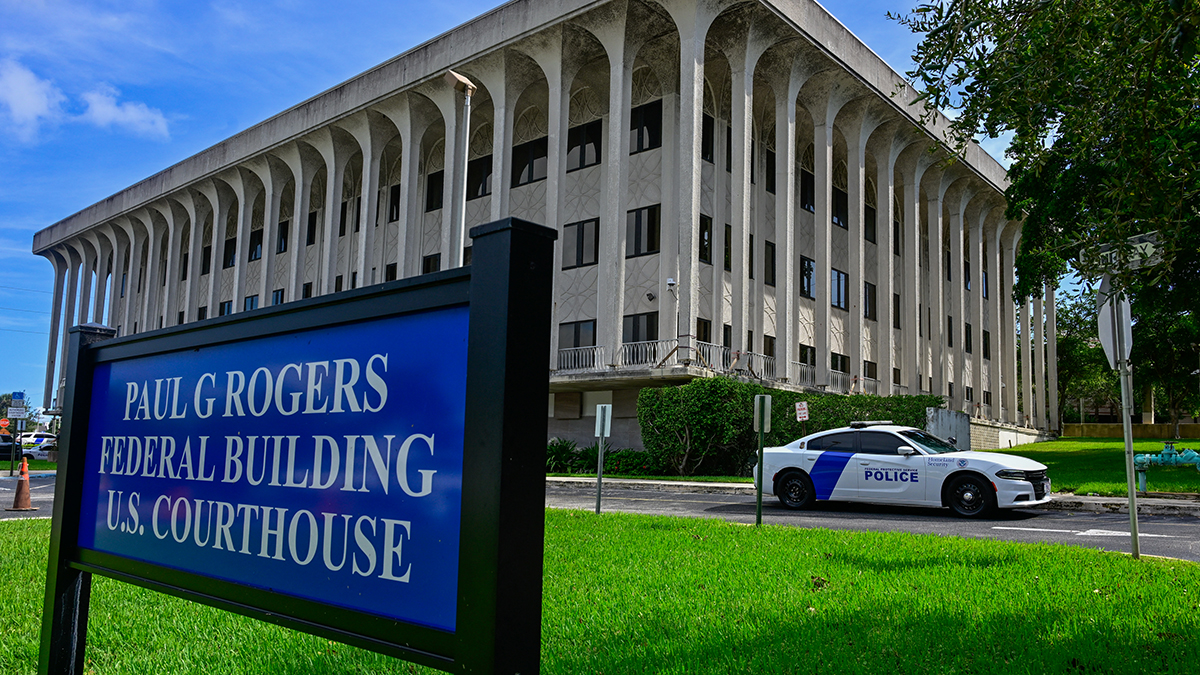 Woman intentionally crashed car into federal courthouse in West Palm Beach: Police