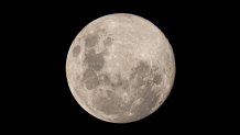 POTCHEFSTROOM, SOUTH AFRICA - JANUARY 06: The view of a full moon in the South African dark sky on January 06, 2026 in Potchefstroom, South Africa. (Photo by Alessandro Levati/Getty Images)