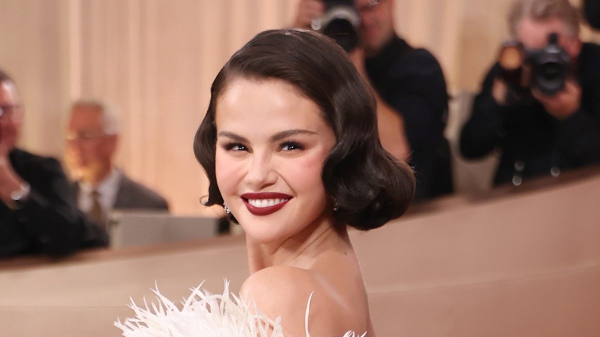 Selena Gomez’s Golden Globes red carpet look is spellbinding