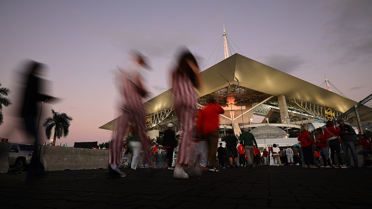 Man arrested after selling fake CFP Championship tickets to woman for $5K: Cops