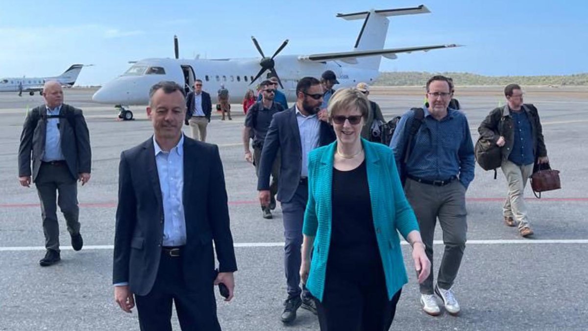 U.S. diplomats arrive in Venezuela to reopen embassy after 7 Years