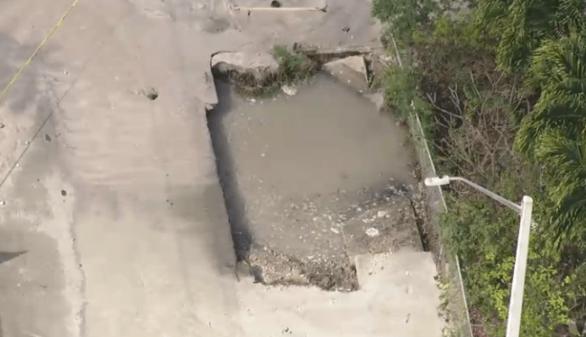 Construction vehicle hits fire hydrant, creating massive sinkhole in Broward: BSO