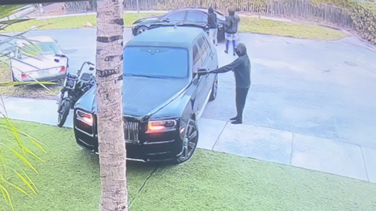 Video shows thieves stealing pricey Rolls Royce Cullinan from Miami home