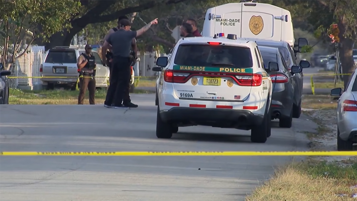 Security guard, 2 suspects hurt in shootout during Miami-Dade robbery attempt: Sheriff