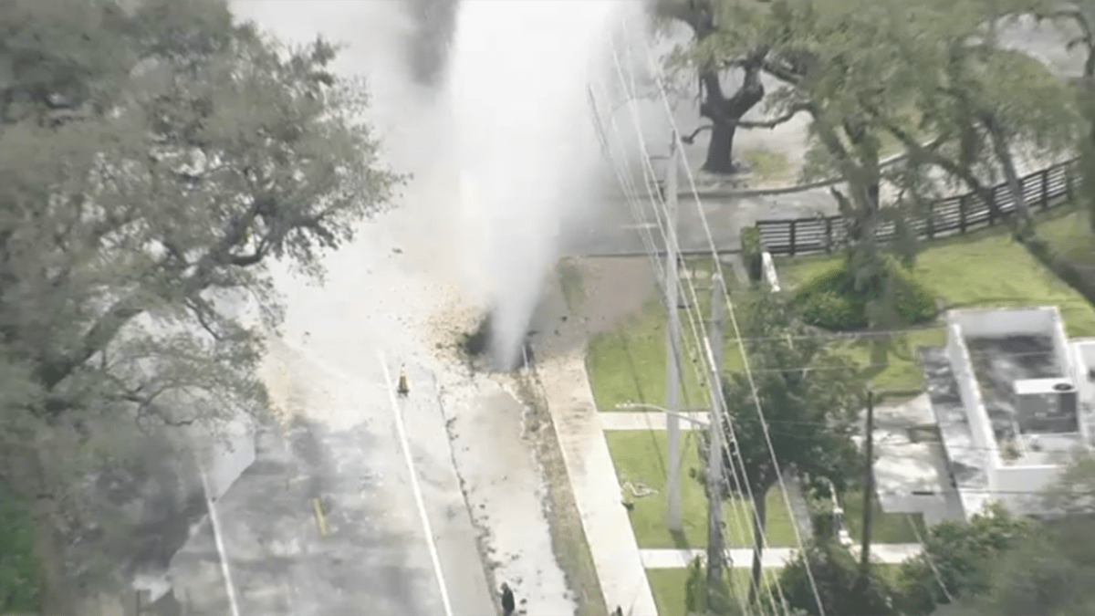 Large water main break closes Broward County roadway