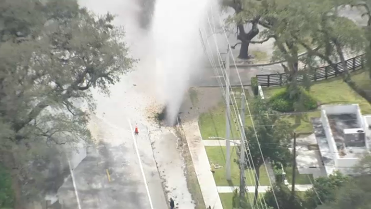 Large water main break closes Broward County roadway