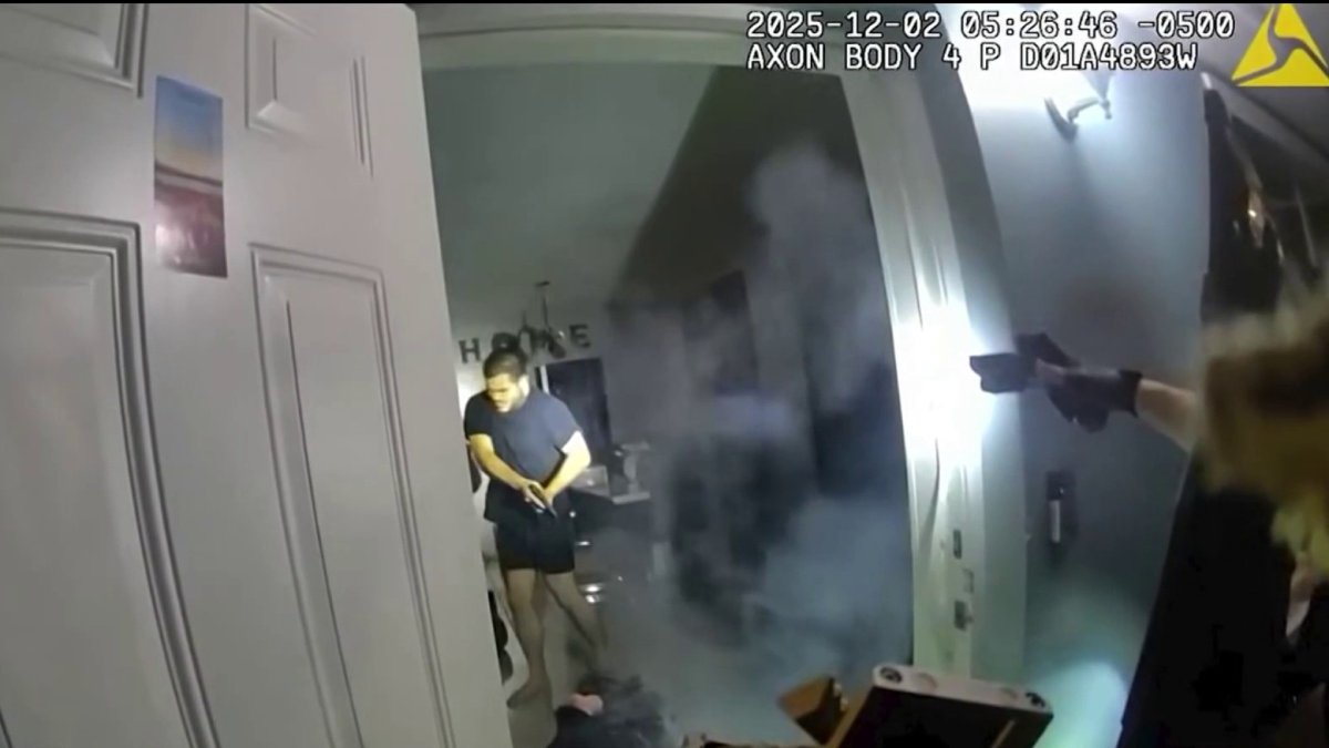 Bodycam shows man fatally shot by deputies serving child porn warrant ...