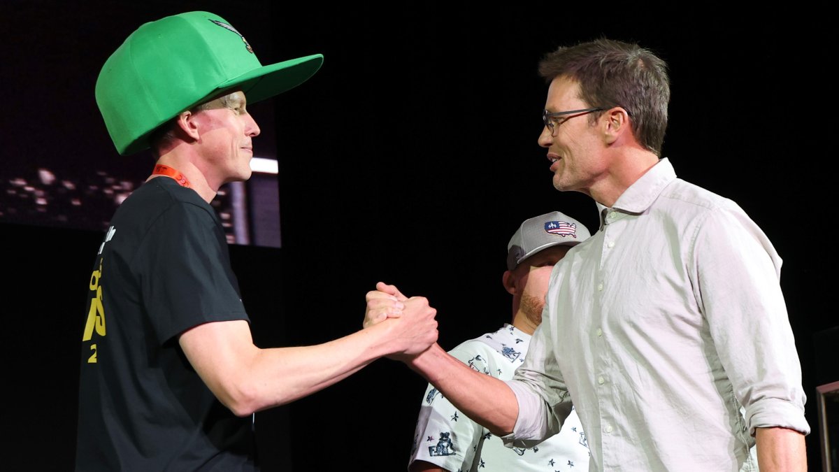 Tom Brady challenges Pennsylvania teacher to rematch at Fanatics Games