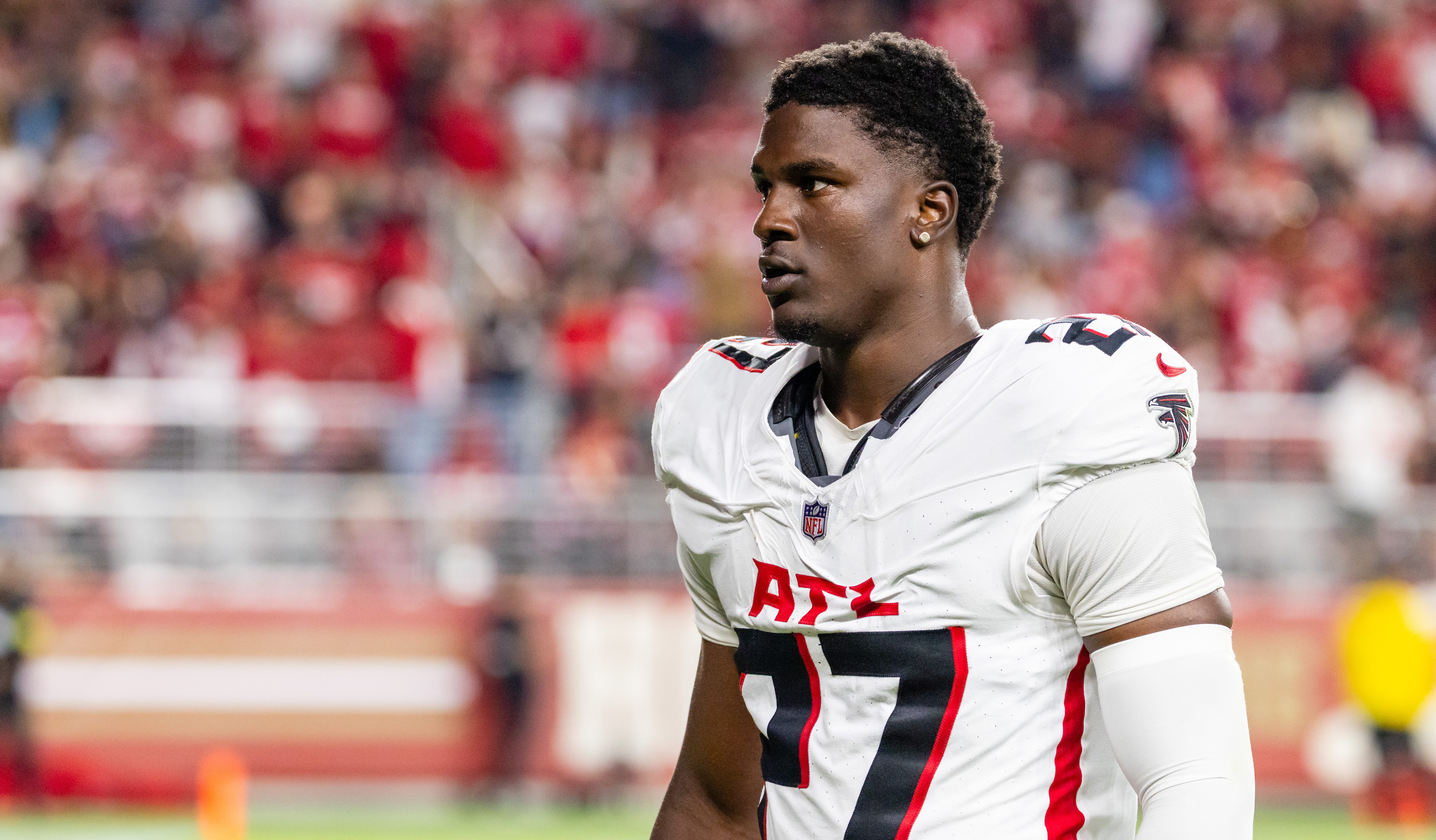 Miami-Dade prosecutors bring 3 felony charges against Falcons' James Pearce in domestic dispute